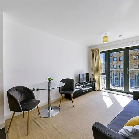 Luxe 1 Bed Flat 5 Mins To Stratford - Free Parking Lägenhet London Exteriör bild