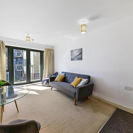 Luxe 1 Bed Flat 5 Mins To Stratford - Free Parking Lägenhet London Exteriör bild