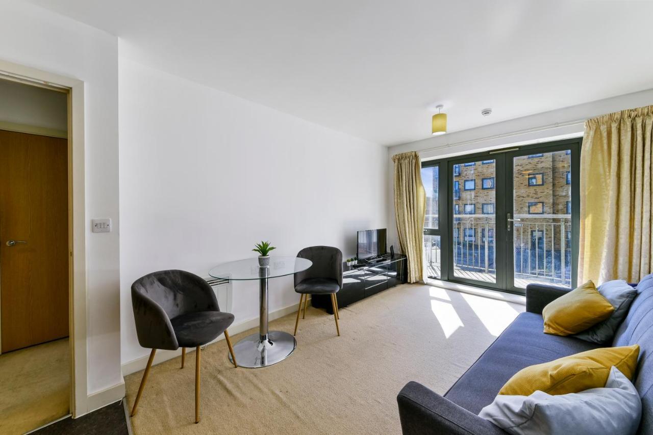 Luxe 1 Bed Flat 5 Mins To Stratford - Free Parking Lägenhet London Exteriör bild