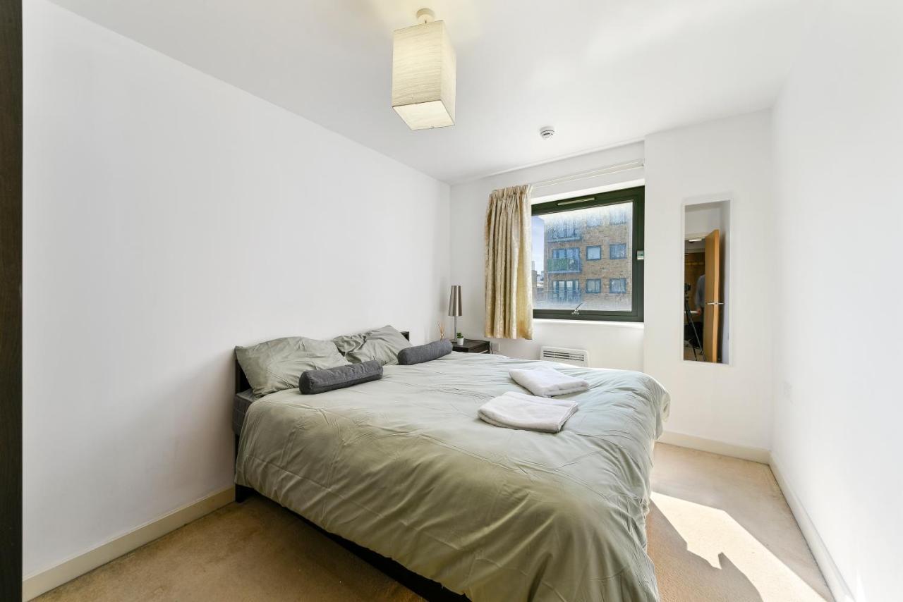 Luxe 1 Bed Flat 5 Mins To Stratford - Free Parking Lägenhet London Exteriör bild