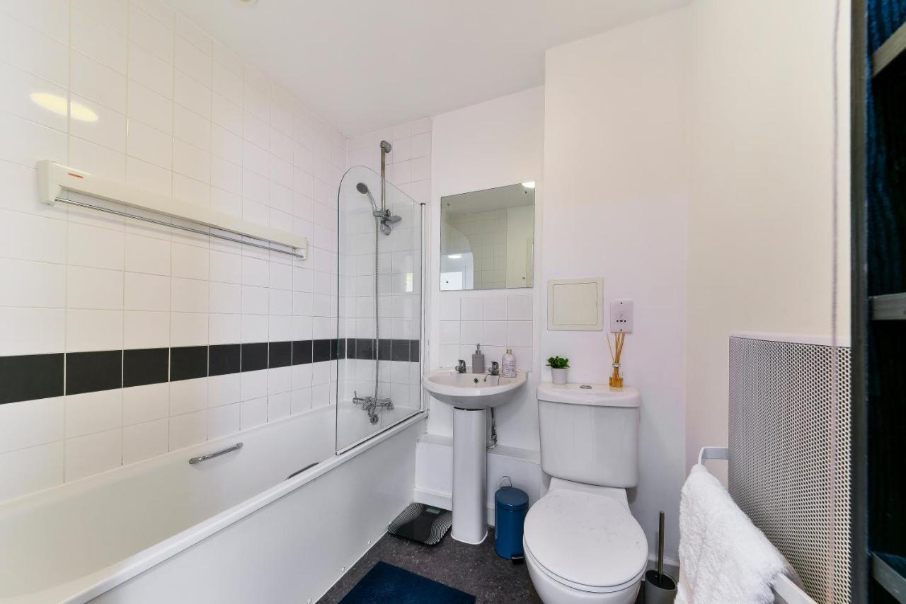 Luxe 1 Bed Flat 5 Mins To Stratford - Free Parking Lägenhet London Exteriör bild