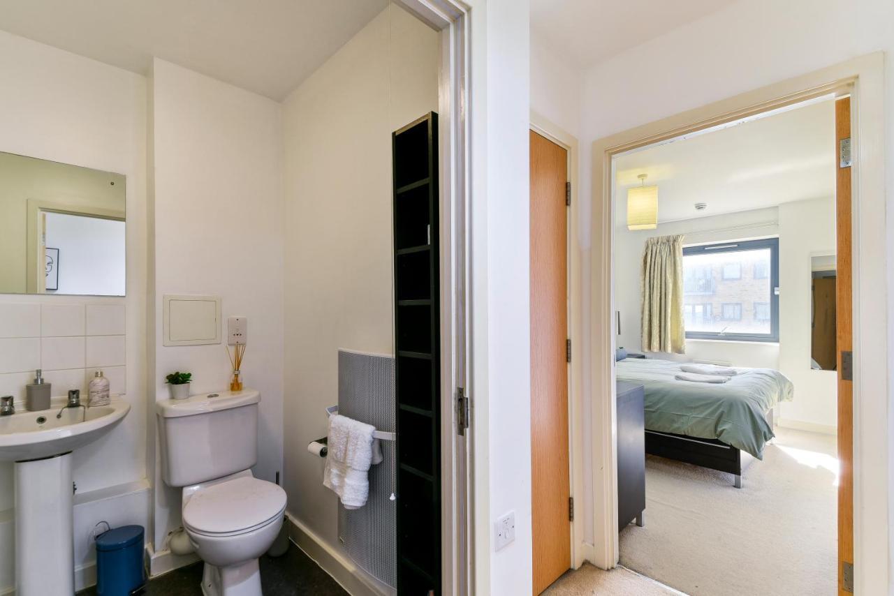 Luxe 1 Bed Flat 5 Mins To Stratford - Free Parking Lägenhet London Exteriör bild